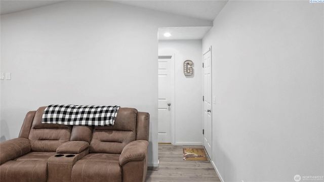 705 E Mt Adams St, Othello, WA 99344