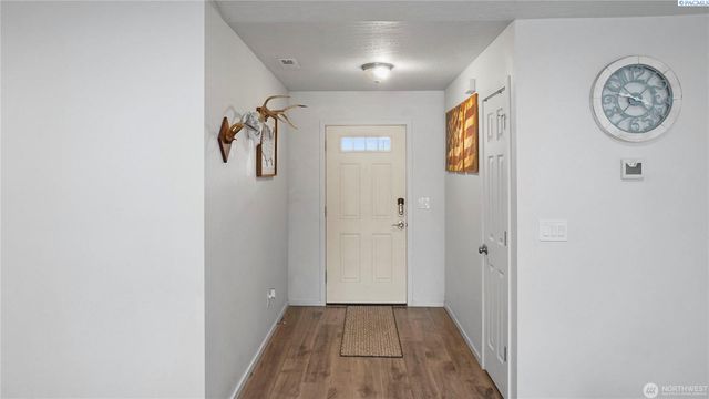 705 E Mt Adams St, Othello, WA 99344