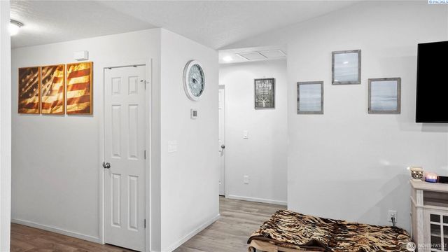 705 E Mt Adams St, Othello, WA 99344