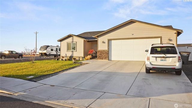 705 E Mt Adams St, Othello, WA 99344