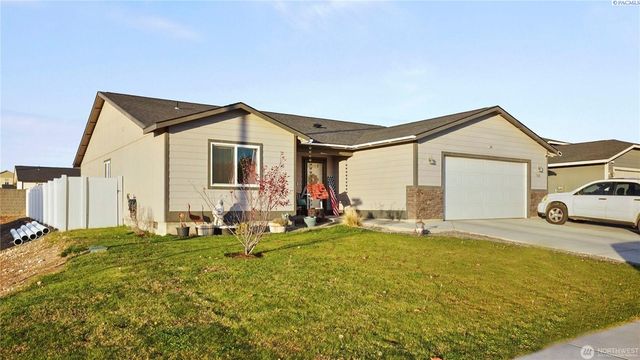 705 E Mt Adams St, Othello, WA 99344