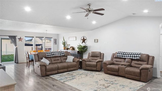 705 E Mt Adams St, Othello, WA 99344