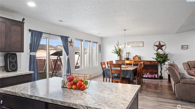 705 E Mt Adams St, Othello, WA 99344