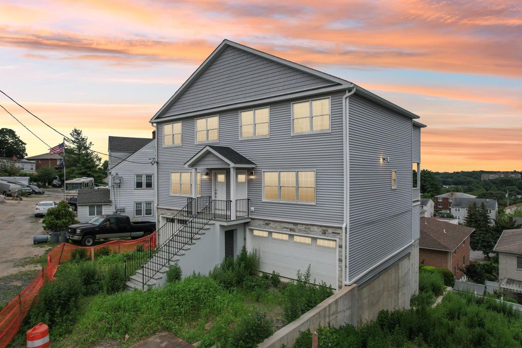 90 University Avenue, Yonkers, NY 10704