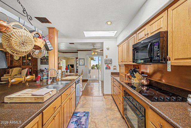 4740 E VOLTAIRE Avenue, Phoenix, AZ 85032