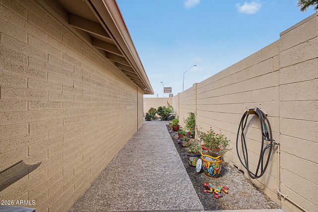 4740 E VOLTAIRE Avenue, Phoenix, AZ 85032