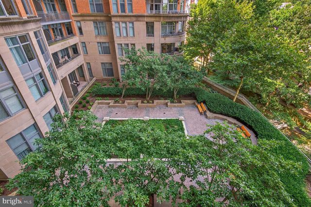 8220 CRESTWOOD HEIGHTS DR #418, Tysons, VA 22102