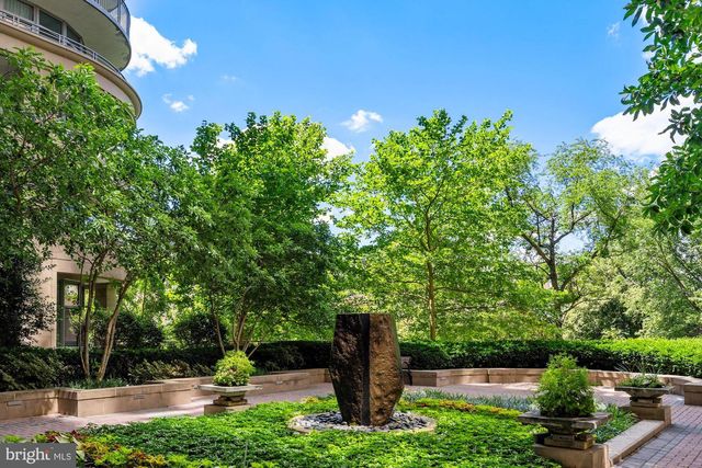 8220 CRESTWOOD HEIGHTS DR #418, Tysons, VA 22102