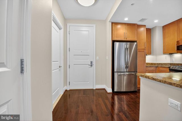 8220 CRESTWOOD HEIGHTS DR #418, Tysons, VA 22102