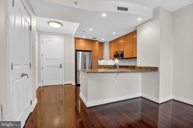 8220 CRESTWOOD HEIGHTS DR #418, Tysons, VA 22102