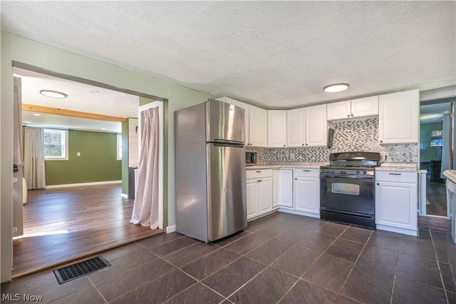 1548 Vanderhoof Road, Barberton, OH 44203