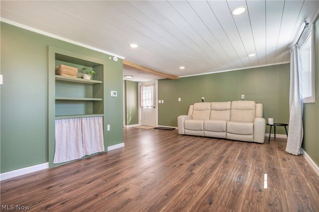 1548 Vanderhoof Road, Barberton, OH 44203