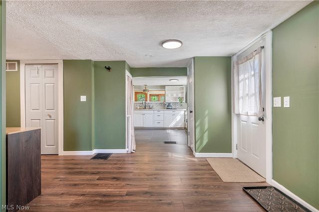 1548 Vanderhoof Road, Barberton, OH 44203