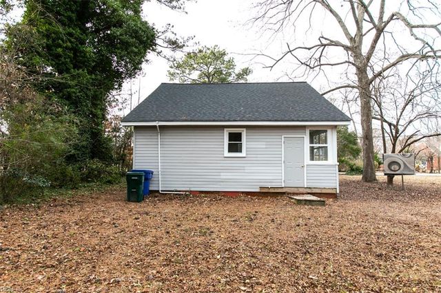 12 Peters LN, Newport News, VA 23606