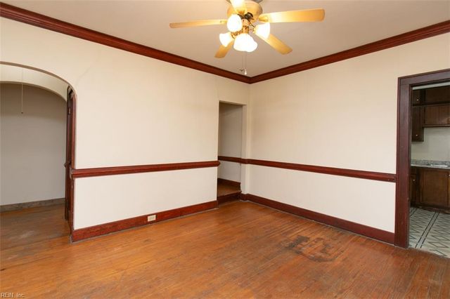 12 Peters LN, Newport News, VA 23606