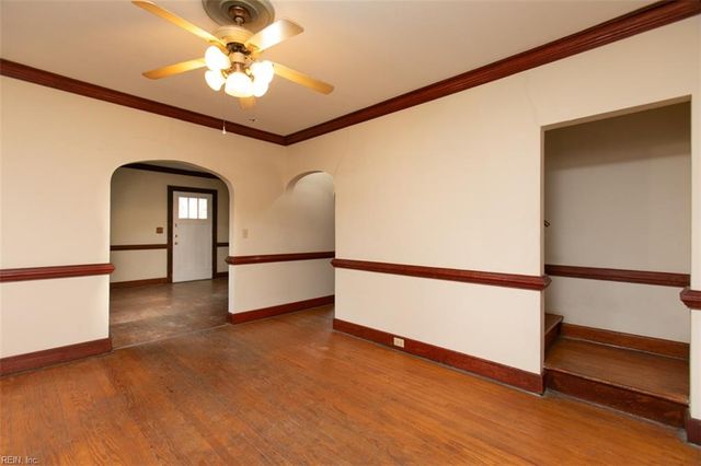 12 Peters LN, Newport News, VA 23606