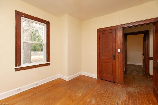 12 Peters LN, Newport News, VA 23606