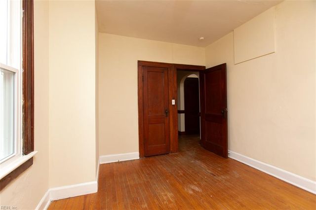 12 Peters LN, Newport News, VA 23606