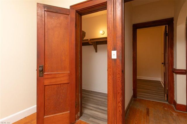 12 Peters LN, Newport News, VA 23606