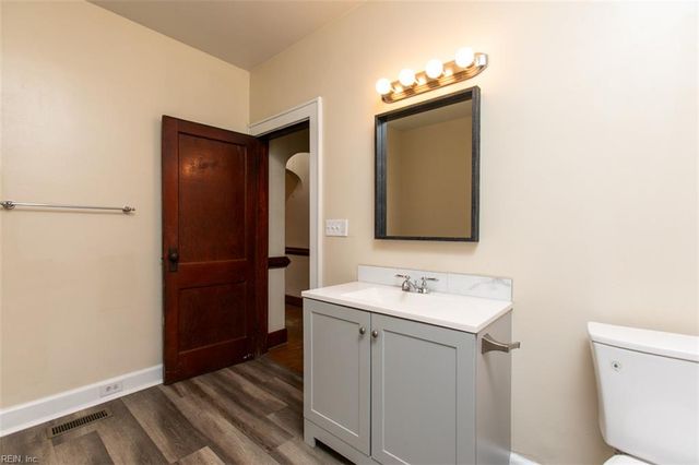 12 Peters LN, Newport News, VA 23606