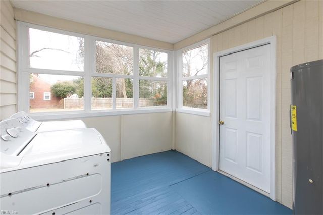 12 Peters LN, Newport News, VA 23606