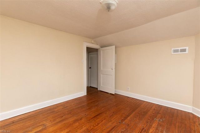 12 Peters LN, Newport News, VA 23606