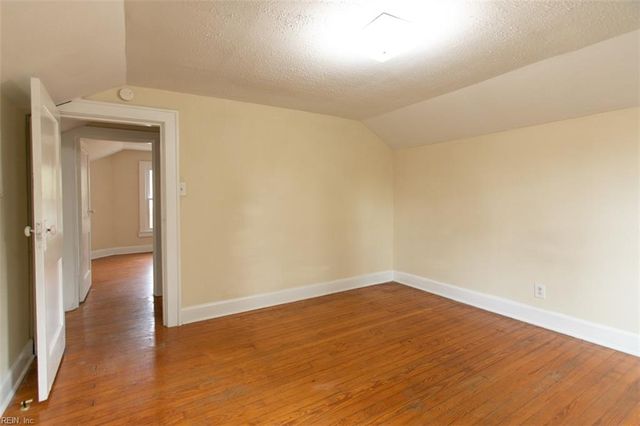 12 Peters LN, Newport News, VA 23606