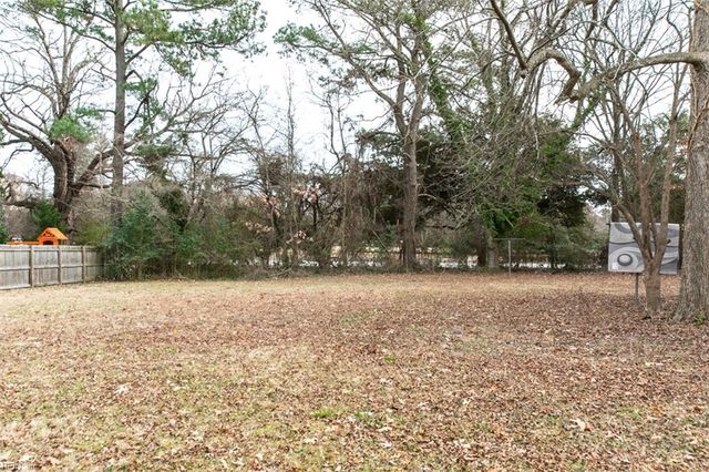 12 Peters LN, Newport News, VA 23606