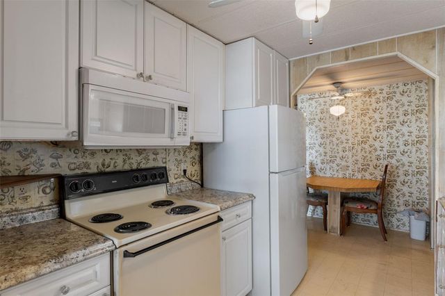 12118 FAIRWAY AVENUE, Brooksville, FL 34613