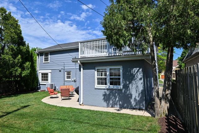 4797 N Newhall STREET, Whitefish Bay, WI 53211