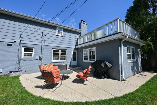 4797 N Newhall STREET, Whitefish Bay, WI 53211