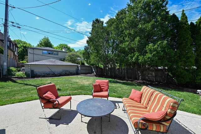 4797 N Newhall STREET, Whitefish Bay, WI 53211
