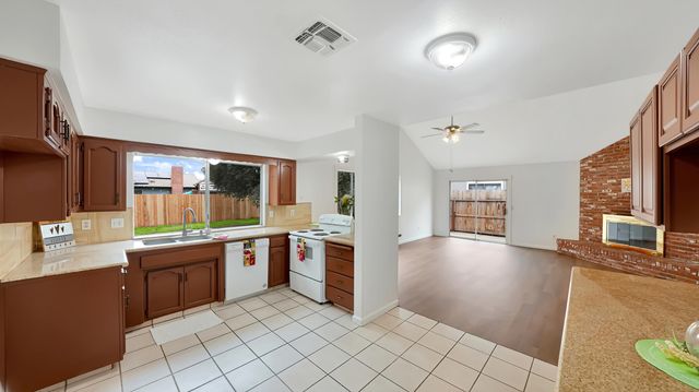 2915 S Conyer Street, Visalia, CA 93277