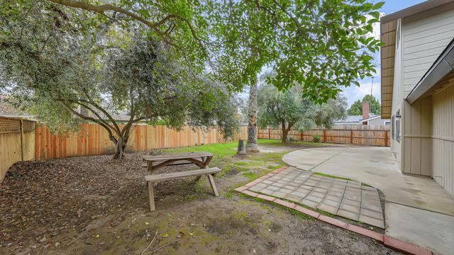 2915 S Conyer Street, Visalia, CA 93277