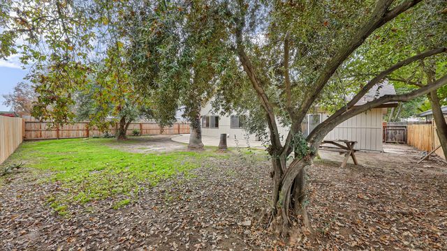 2915 S Conyer Street, Visalia, CA 93277