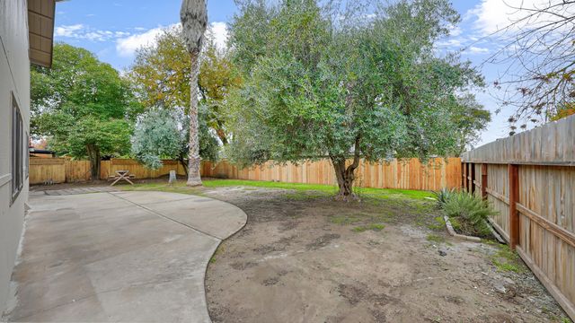 2915 S Conyer Street, Visalia, CA 93277