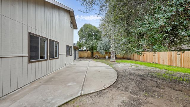 2915 S Conyer Street, Visalia, CA 93277