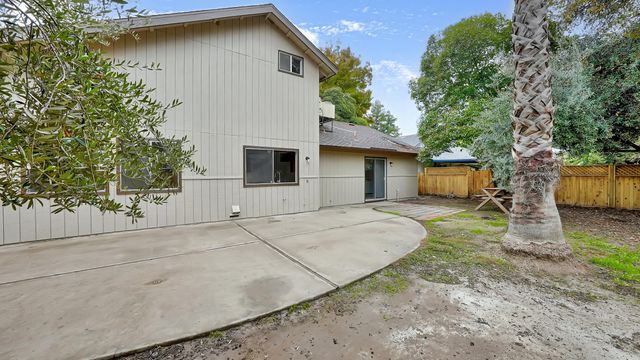 2915 S Conyer Street, Visalia, CA 93277
