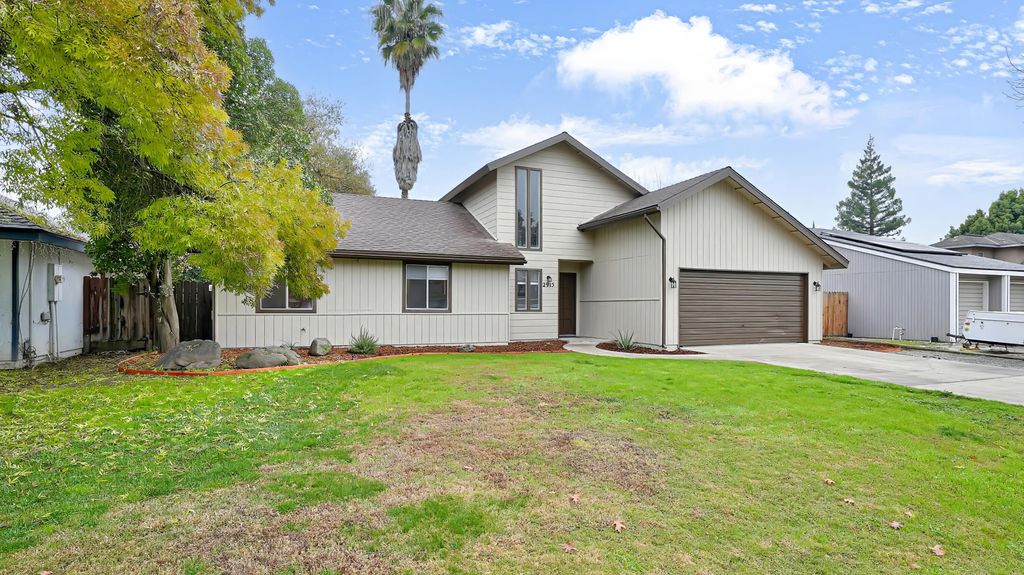 2915 S Conyer Street, Visalia, CA 93277