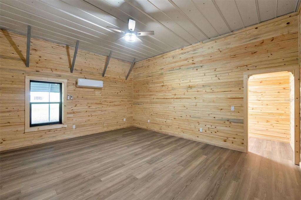 Image 13 of property listing at 2102 OLD POLK CITY ROAD, Lakeland, FL 33809