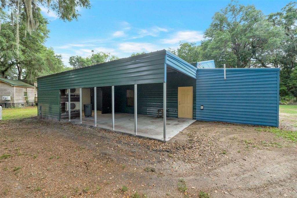 Image 3 of property listing at 2102 OLD POLK CITY ROAD, Lakeland, FL 33809