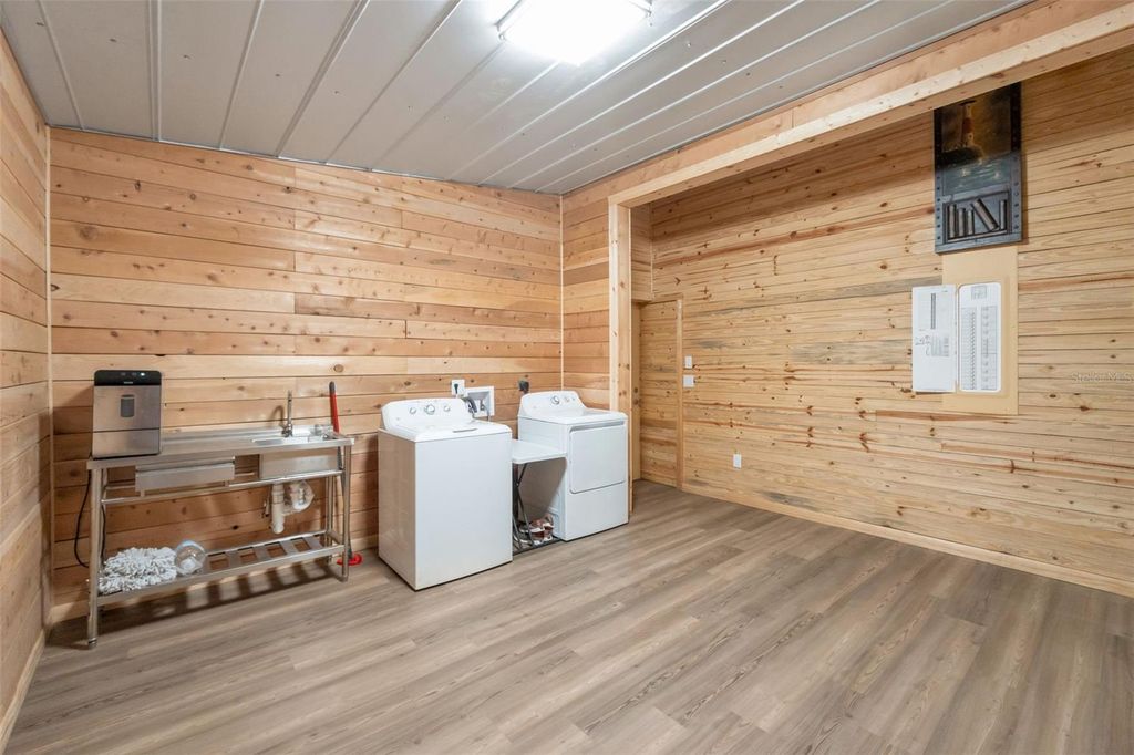 Image 21 of property listing at 2102 OLD POLK CITY ROAD, Lakeland, FL 33809