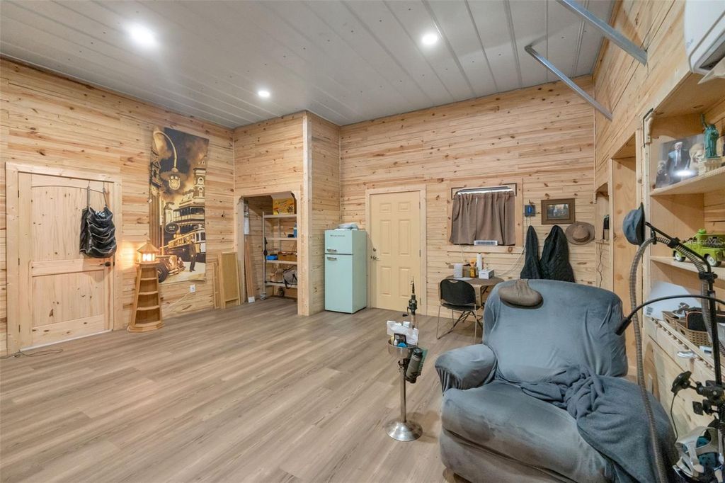 Image 27 of property listing at 2102 OLD POLK CITY ROAD, Lakeland, FL 33809