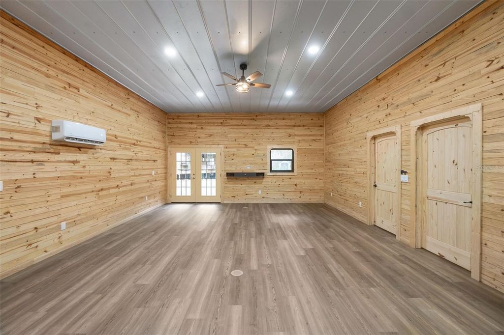 Image 28 of property listing at 2102 OLD POLK CITY ROAD, Lakeland, FL 33809