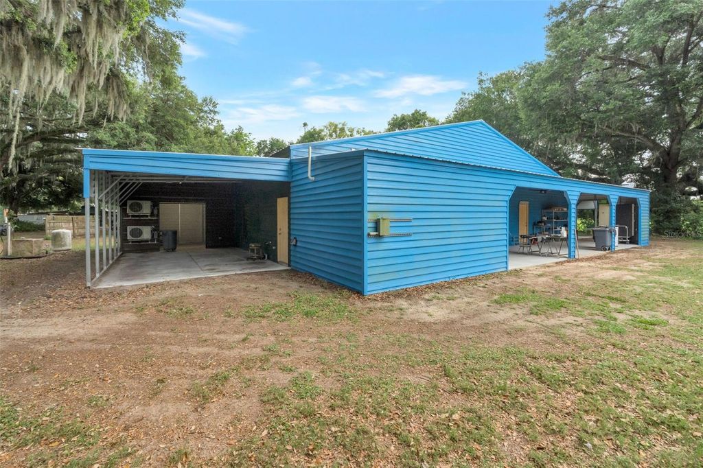 Image 4 of property listing at 2102 OLD POLK CITY ROAD, Lakeland, FL 33809