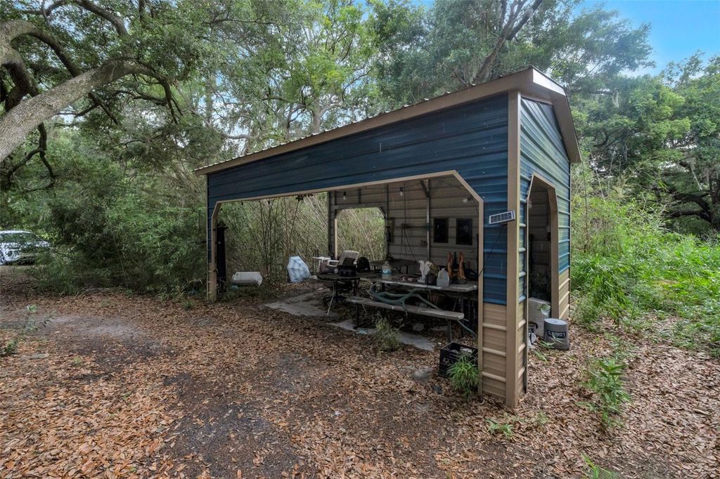 Image 33 of property listing at 2102 OLD POLK CITY ROAD, Lakeland, FL 33809