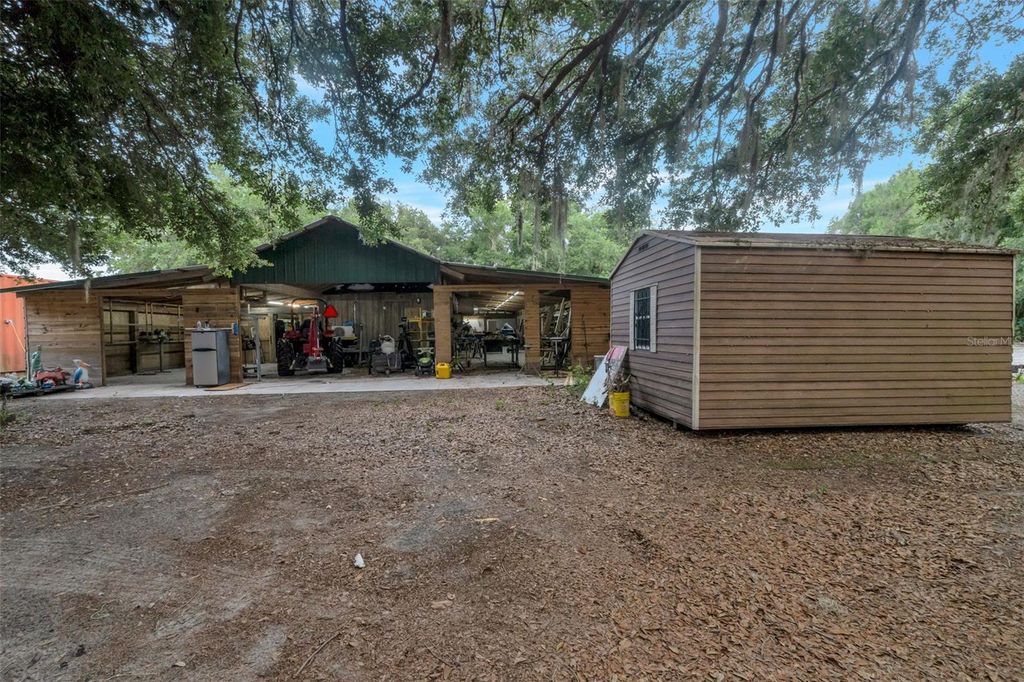 Image 34 of property listing at 2102 OLD POLK CITY ROAD, Lakeland, FL 33809