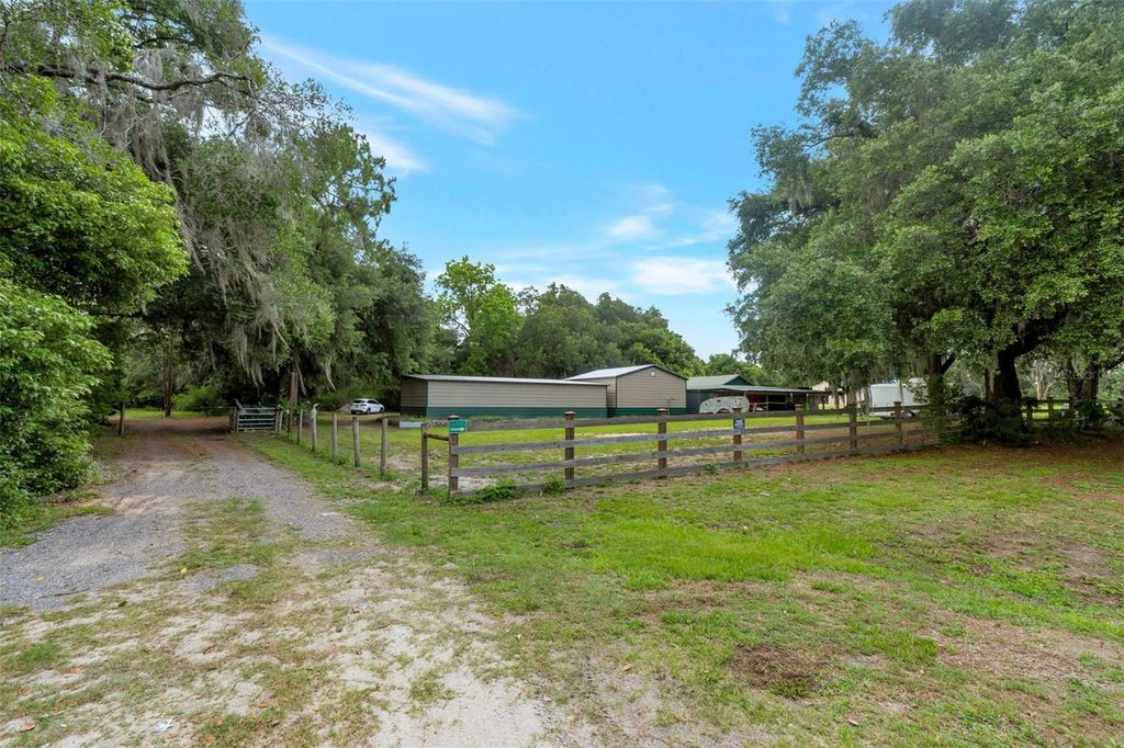 Image 36 of property listing at 2102 OLD POLK CITY ROAD, Lakeland, FL 33809