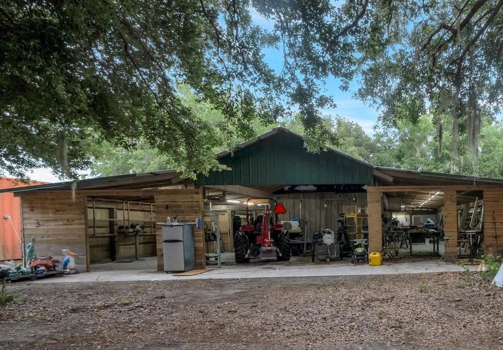 Image 38 of property listing at 2102 OLD POLK CITY ROAD, Lakeland, FL 33809