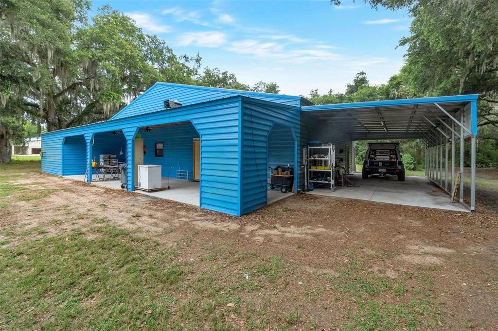 Image 5 of property listing at 2102 OLD POLK CITY ROAD, Lakeland, FL 33809